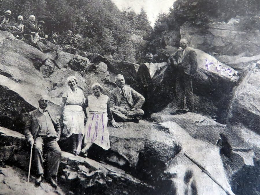 Мандрівники з Трускавця на екскурсійній прогулянці в Яремче, 30-і роки ХХ ст.