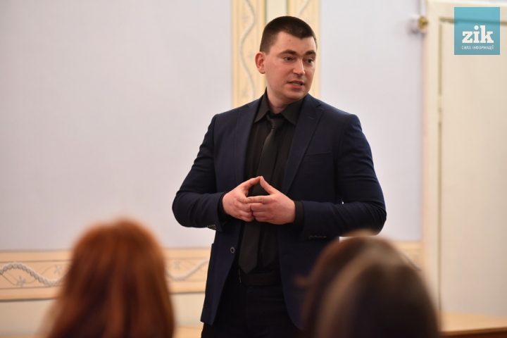 Лекція Юрія Михальчишина "Невтрачене покоління: письменники на війні та після неї". Фото zik.ua