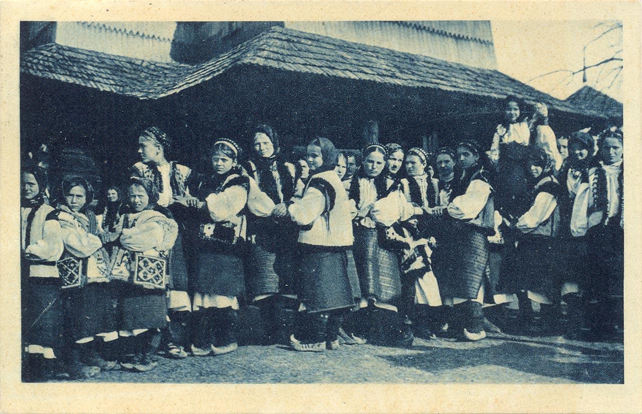 Гаївки у Ворохті! Поштівка Всеукраїнського видавництва ч. 3 у Львові, 1913 рік, фотограф Семен Бурко. З колекції Юрій Завербного