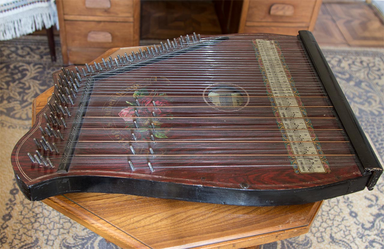 Цитра в музично-меморіальному музеї Соломії Крушельницької у Львові