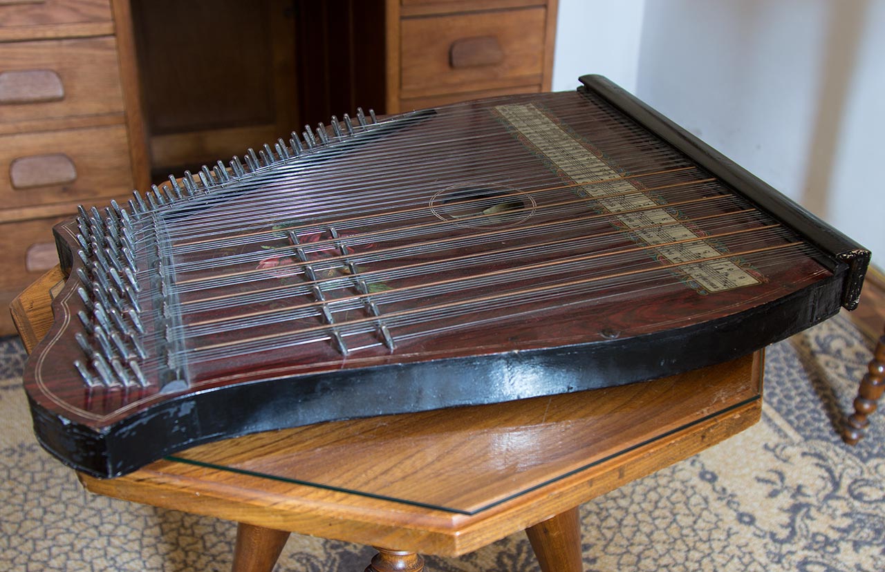Цитра в музично-меморіальному музеї Соломії Крушельницької у Львові