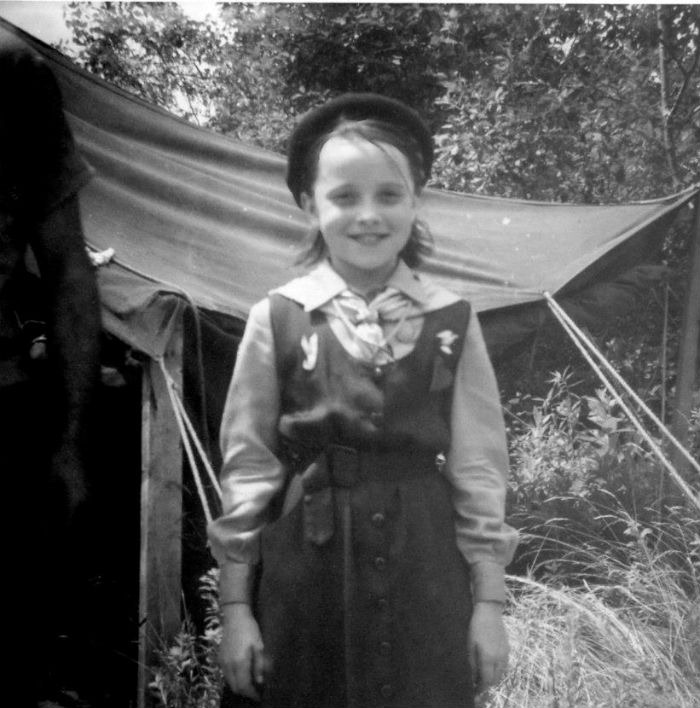 Квіточка в однострої пластунки-новачки. Кінець 1950-х рр.