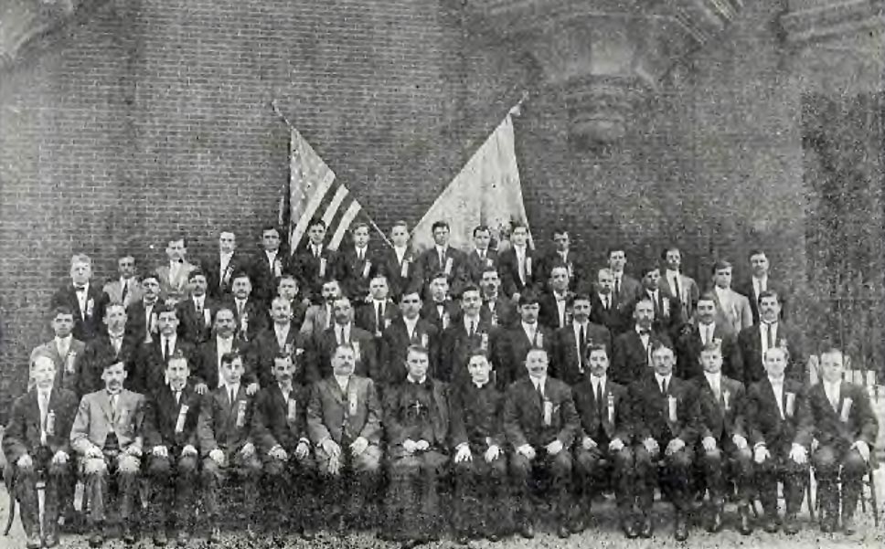 Відділ УНС 239 Братство святого Георгія та «Наддніпрянський Сокіл» (Філадельфія). У першому ряді у центрі сидить ініціатор створення товариства Кир Сотер (світське ім'я Стефан Ортинський де Лабетц – перший єпископ Української Греко-Католицької Церкви у США)