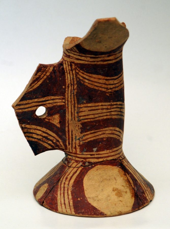 Поєднання символів дощу і Сонця на біноклеподібних посудинах (фонди Львівського історичного музею)