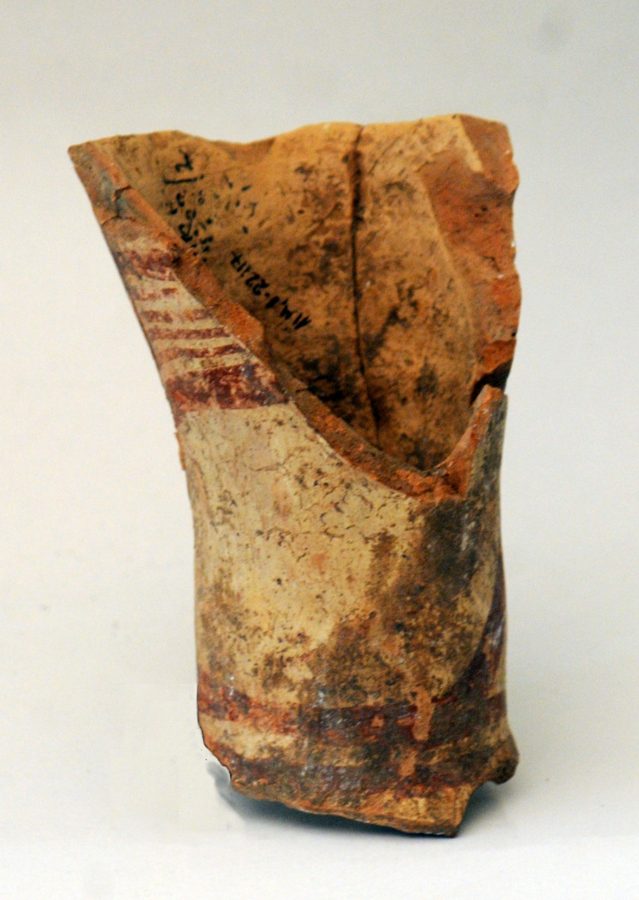 Зображення знаків дощу на біноклеподібних посудинах (фонди Львівського історичного музею)