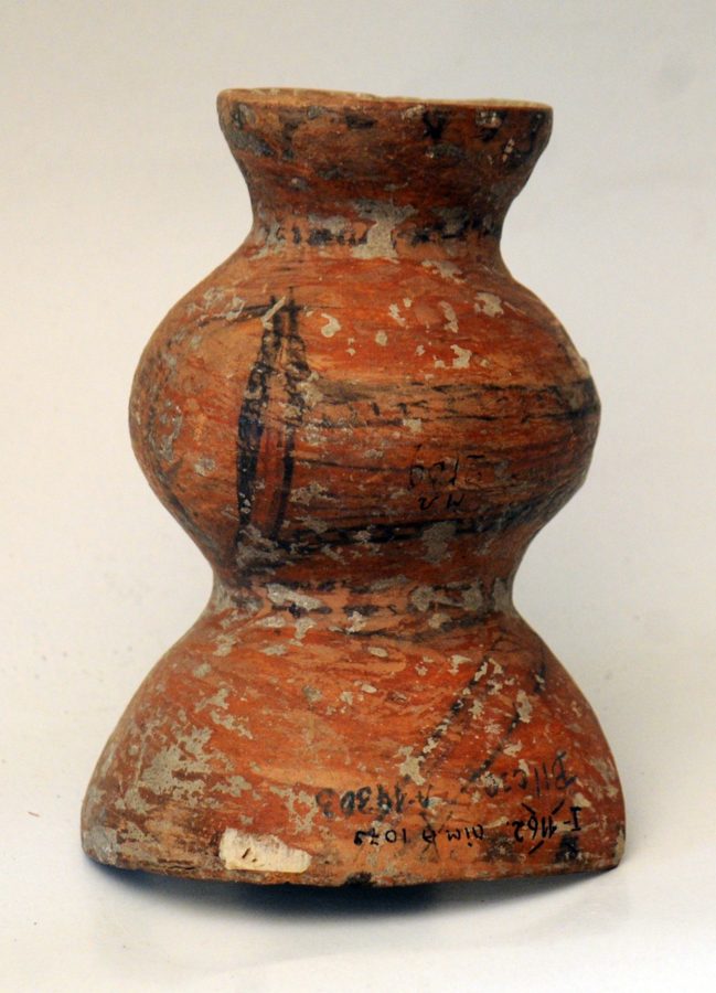 Поєднання символів дощу і Сонця на біноклеподібних посудинах (фонди Львівського історичного музею)