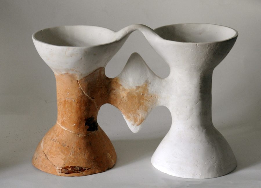 Зображення знаків дощу на біноклеподібних посудинах (фонди Львівського історичного музею)