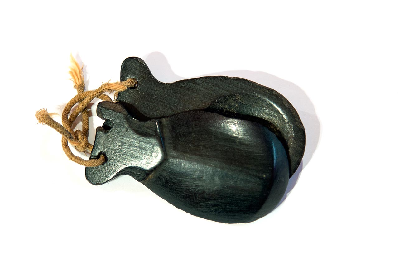 Кастаньєти з чорного дерева Соломії Крушельницької