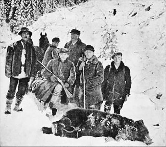 Прем'єр-міністр Польщі Вандав Єнджеєвич на полюванні в долині Рафайловця