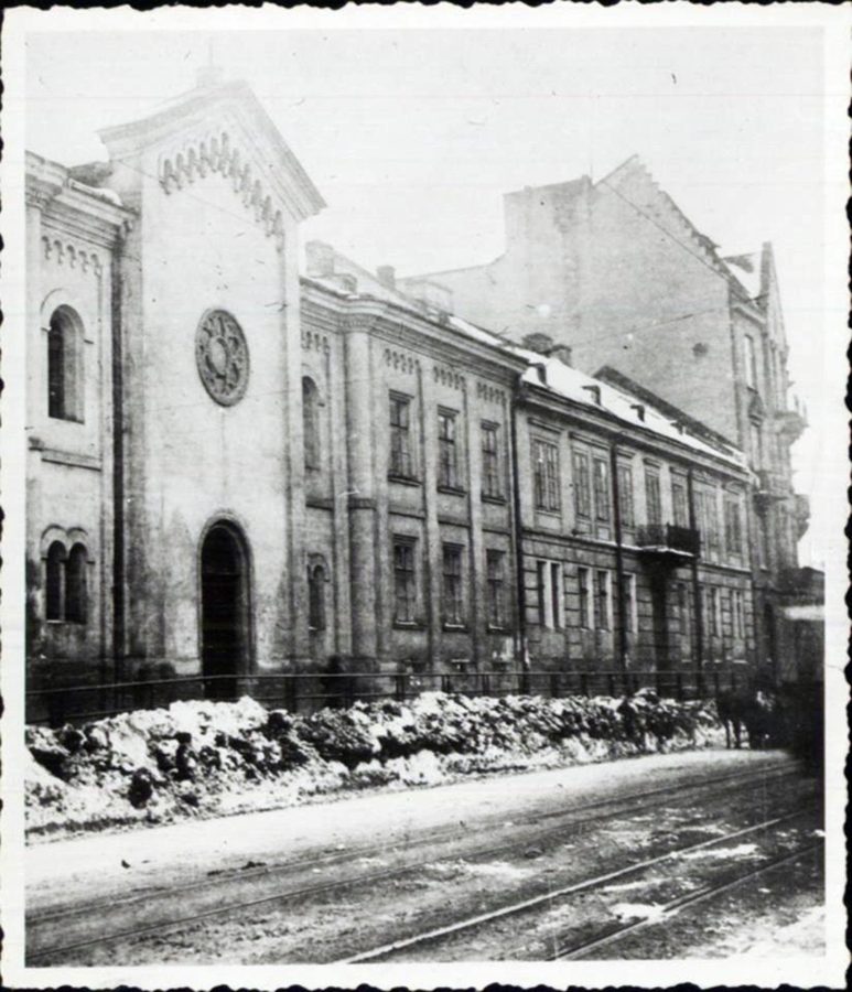 Церква Непорочного Зачаття Пресвятої Богородиці та монастир св. Климентія (провінційний дім) на вул. Франка, 56, – місце служіння отця Богдана Репетила. Світлина 1940-х рр.