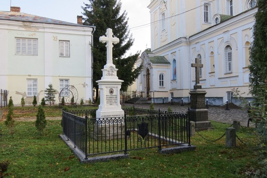 Могила Десницького в Луцьку