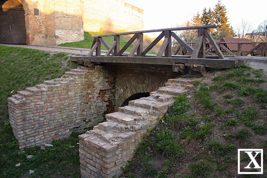 Міст перед входом у замок Любарта – свідок тих часів, адже його збудували незадовго до описаних подій