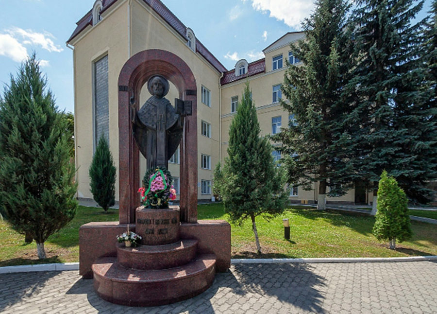 Памʼятник святому Миколаю