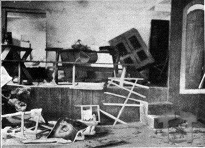 Читальня і бібліотека товариства «Просвіта» після польського погрому. с. Чижиків