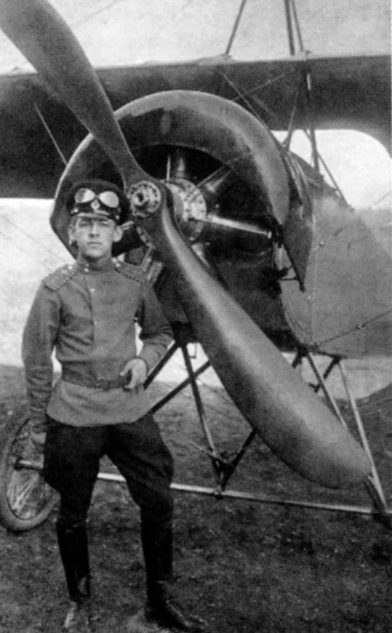 Ф. В. Алєлюхін, фото 1914 р. (З книги: Летающие тузы. Российские асы Первой мировой войны. Москва, 2006)