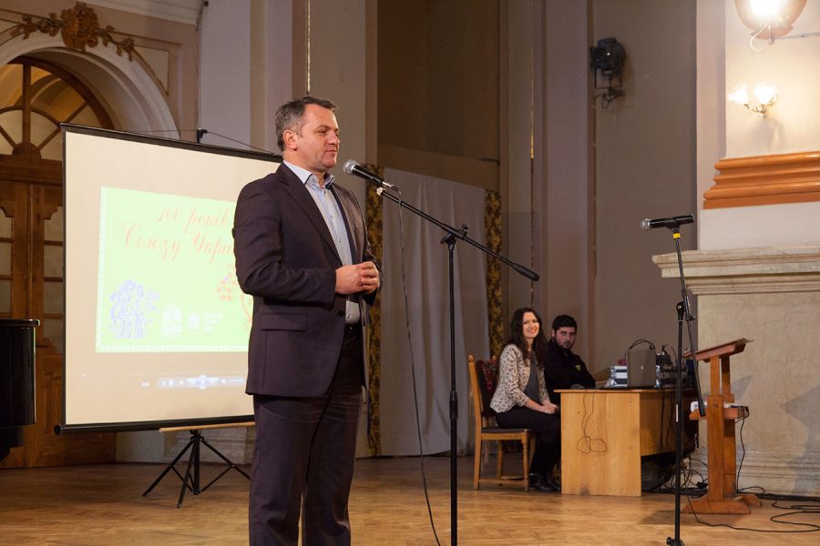 Голова Львівської обласної державної адміністрації Олег Синютка на урочистій академії «Жіноцтво української землі» з нагоди 100-річчя започаткування Союзу Українок