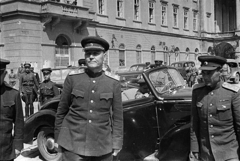 Львів, площа перед Львівською Оперою, фото 1944 року