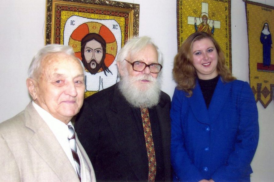 Василь Кук, о.Дмитро Блажейовський, Леся Бондарук, 2003 р. Фото Лесі Бондарук