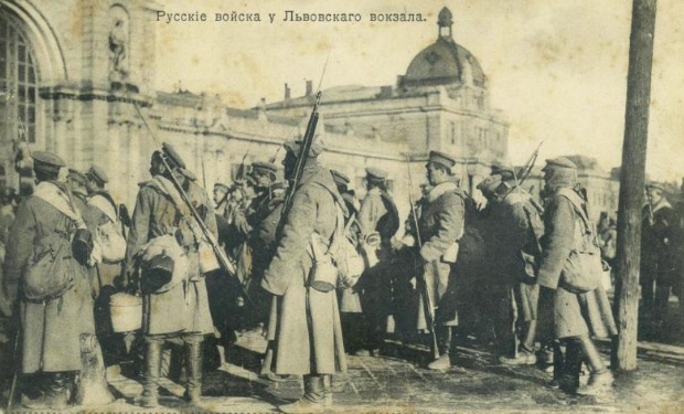 «Російські війська біля Львівського вокзалу»