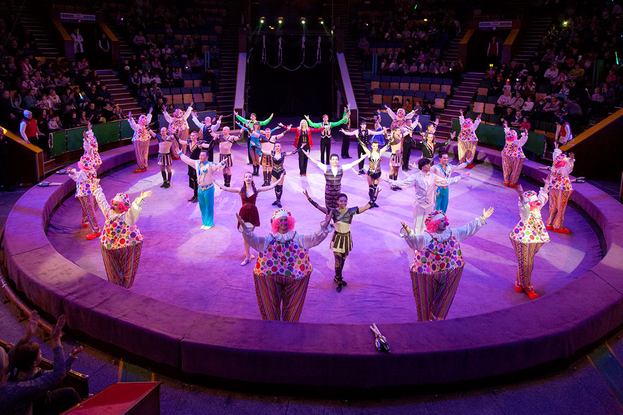 Артисти циркової програми "Континенталь"