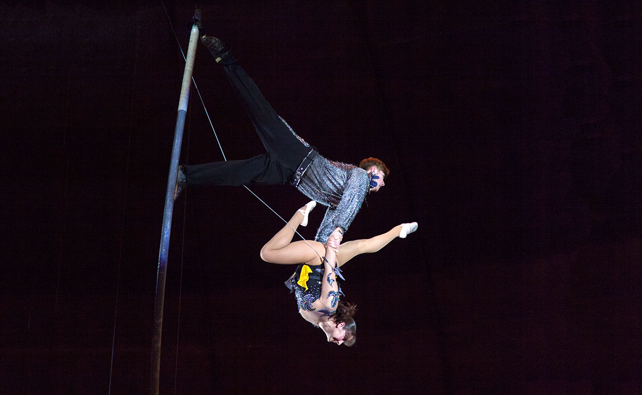 Еквілібристи на першах під керівництвом Заслуженого артиста України Юрія Дробота