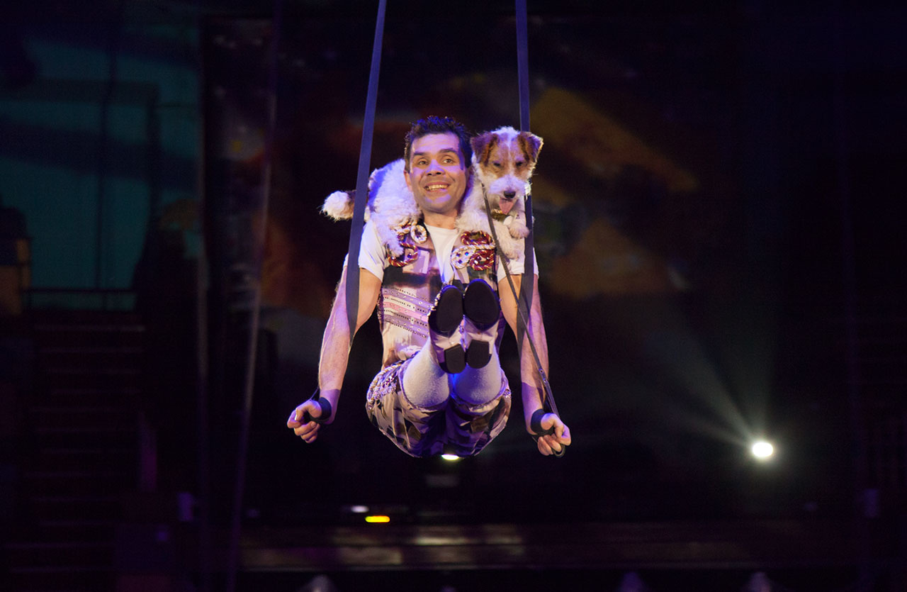 "Гімнаст на ремнях з фокстер'єром" улюбленець глядачів Рустам Юлдашев