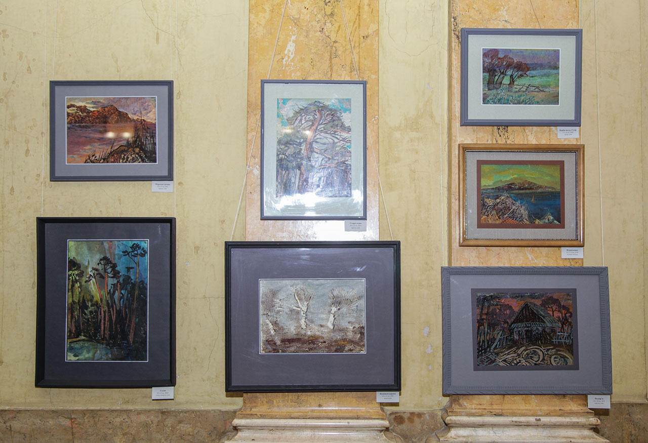 Експозиція виставки живопису та графіки Олега Якимовича “У пошуках гармонії”