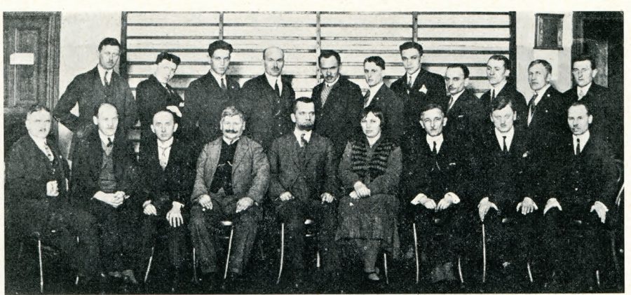 Урочиста зустріч професора Івана Боберського зі старшиною у рухівні та домівці українського товариства “Сокіл-Батько”. Зліва направо – 1-й ряд: Любомир Огоновський, Олександр Любінецький, Іван Мриц, Михайло Галібей, Степан Гайдучок, Тимотей Білостоцький, Богдан Макарушка, Іван Панчак, Степан Коцюба, Омелян Верхола, Михайло Тріль; 2-й ряд: Ярослав Вінцковський (Ярославенко), Нестор Яців, Олександр Сопотницький, Станіслав Лаврів, професор Іван Боберський, Дарія Навроцька, Микола Левицький, Тарас Франко, Степан Лотоцький. Львів, 22 лютого 1928 р. Світлина опублікована у 8-му томі “Енциклопедії українознавства” (Париж–Нью-Йорк: Молоде Життя, 1976. – Т. 8. – С. 2941).