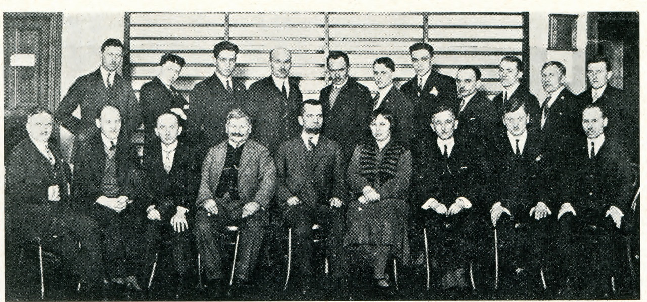 Урочиста зустріч професора Івана Боберського зі старшиною у рухівні та домівці українського товариства “Сокіл-Батько”. Зліва направо – 1-й ряд: Любомир Огоновський, Олександр Любінецький, Іван Мриц, Михайло Галібей, Степан Гайдучок, Тимотей Білостоцький, Богдан Макарушка, Іван Панчак, Степан Коцюба, Омелян Верхола, Михайло Тріль; 2-й ряд: Ярослав Вінцковський (Ярославенко), Нестор Яців, Олександр Сопотницький, Станіслав Лаврів, професор Іван Боберський, Дарія Навроцька, Микола Левицький, Тарас Франко, Степан Лотоцький. Львів, 22 лютого 1928 р. Світлина опублікована у 8-му томі “Енциклопедії українознавства” (Париж–Нью-Йорк: Молоде Життя, 1976. – Т. 8. – С. 2941).