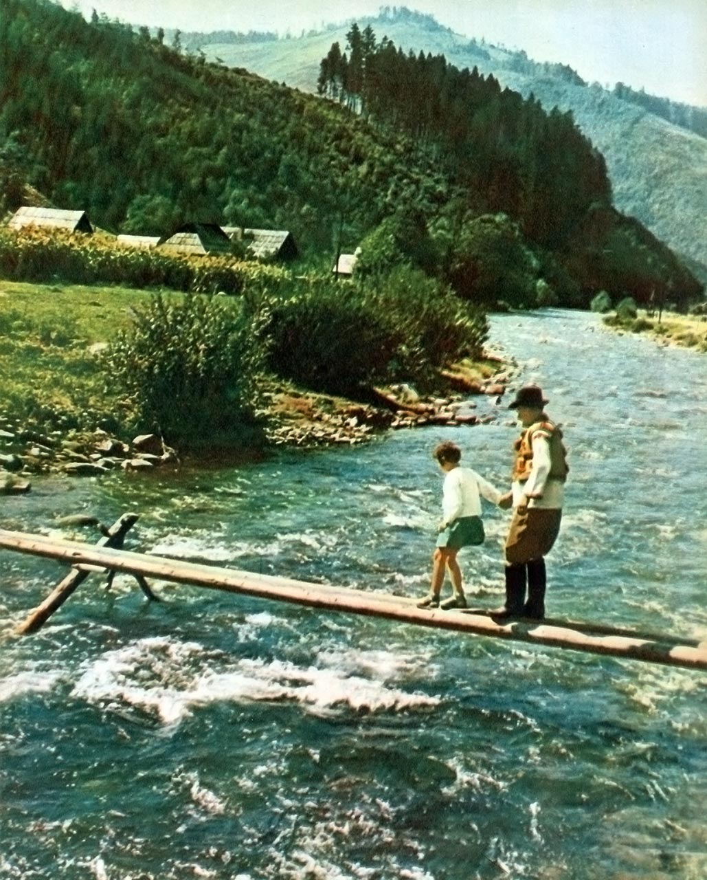 Гірська річка. Фотограф Микола Федорович Козловський.