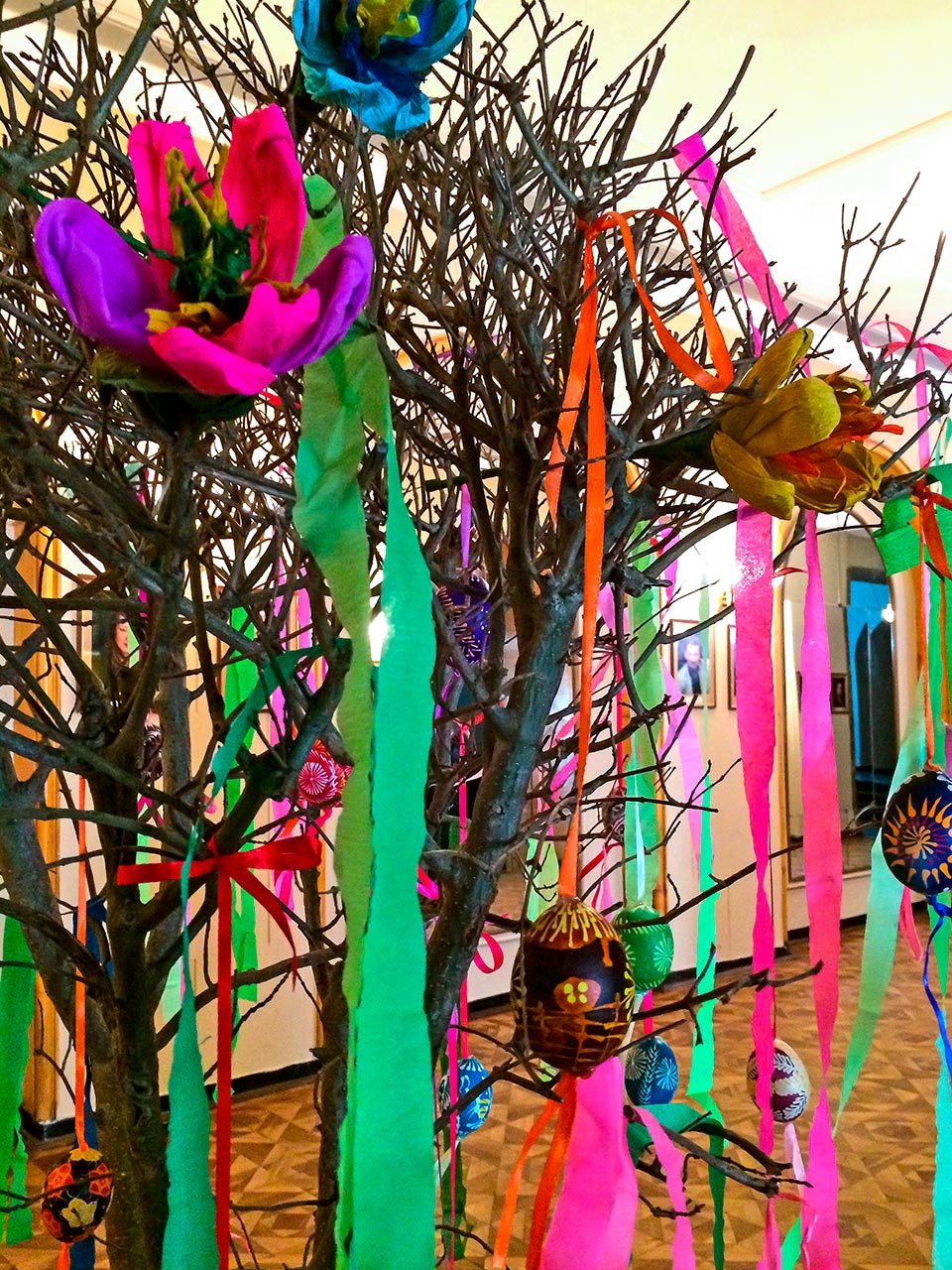 Писанкове дерево у заньківчанському театрі