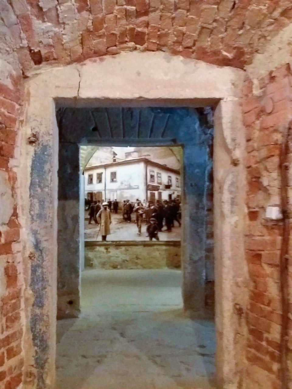 У виставковій залі «Ті, що рятували світ»