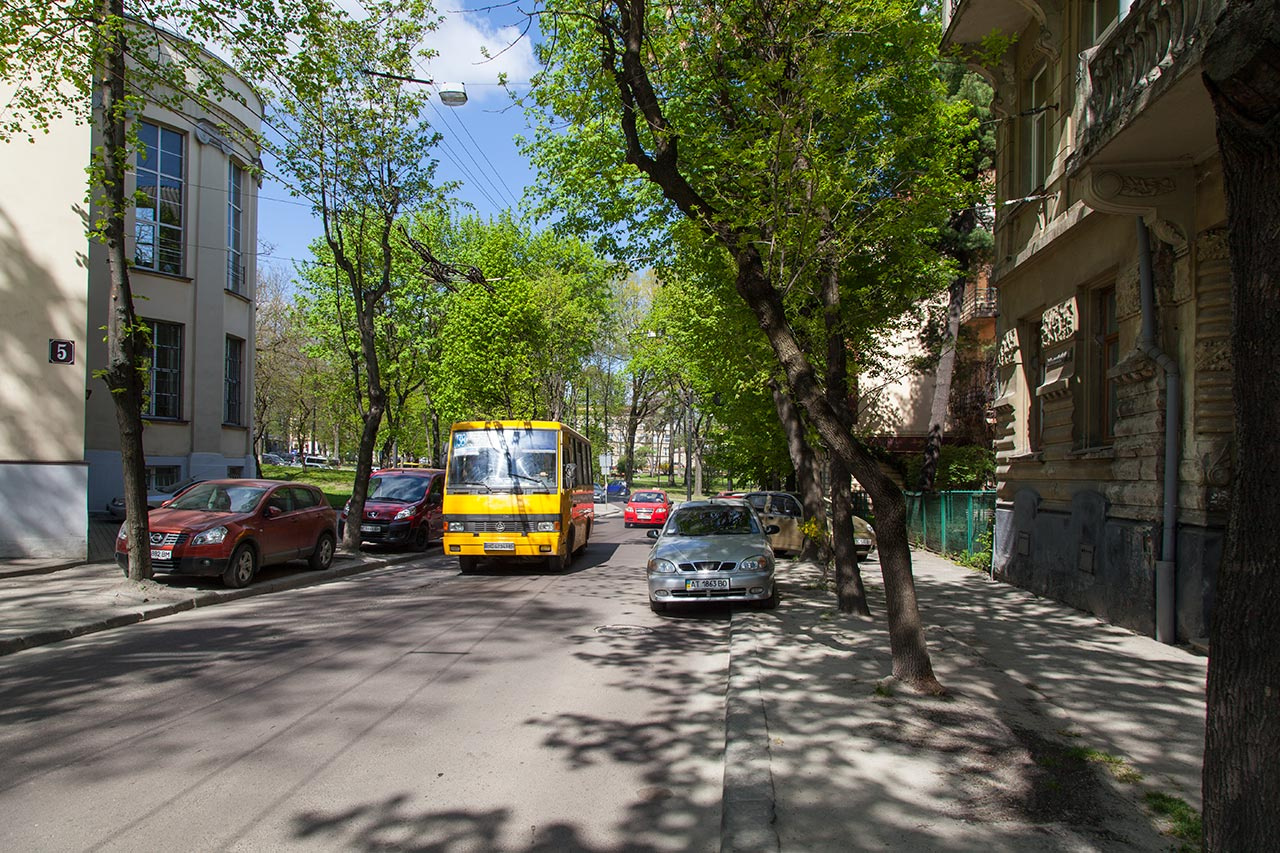 Вулиця Миколи Устияновича у Львові. Фото 2018 року