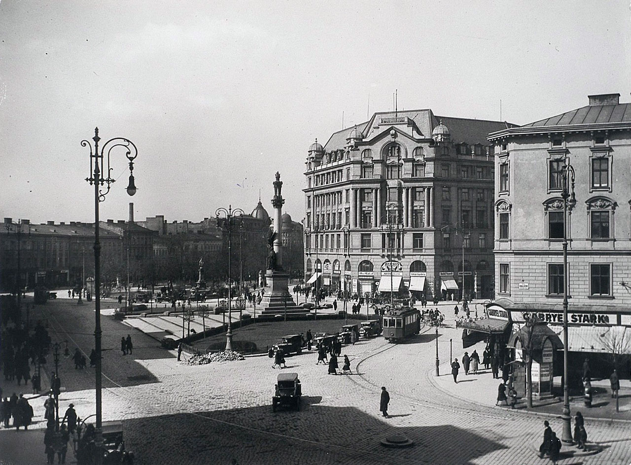 Трамвай "Sanok" на площі Міцкевича. 1920-ті роки. Фото із колекції трамвайного депо № 1