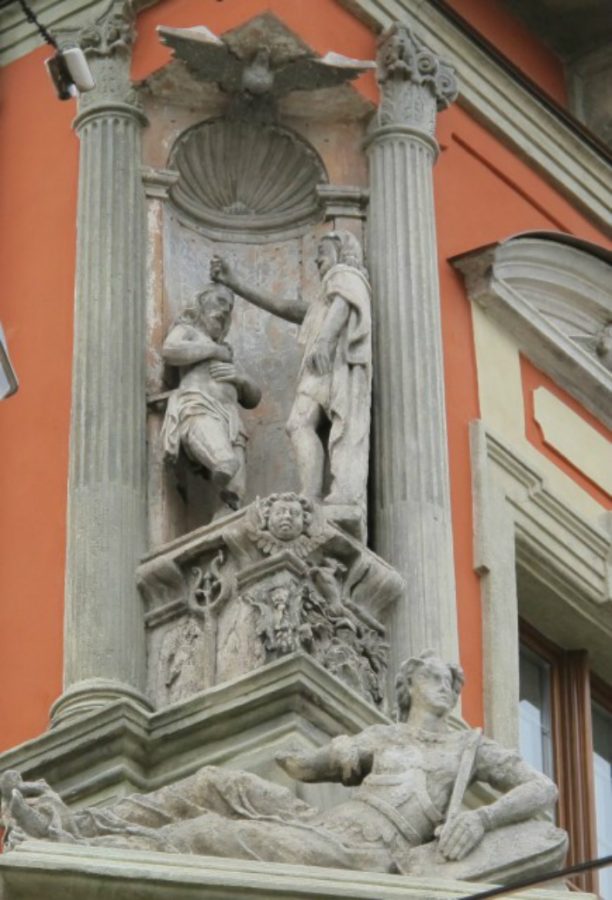 Іван Хреститель та Ісус Христос на кам'яниці Шольц-Вольфовичів. Фото з https://skorpioncziczok.livejournal.com/2796.html