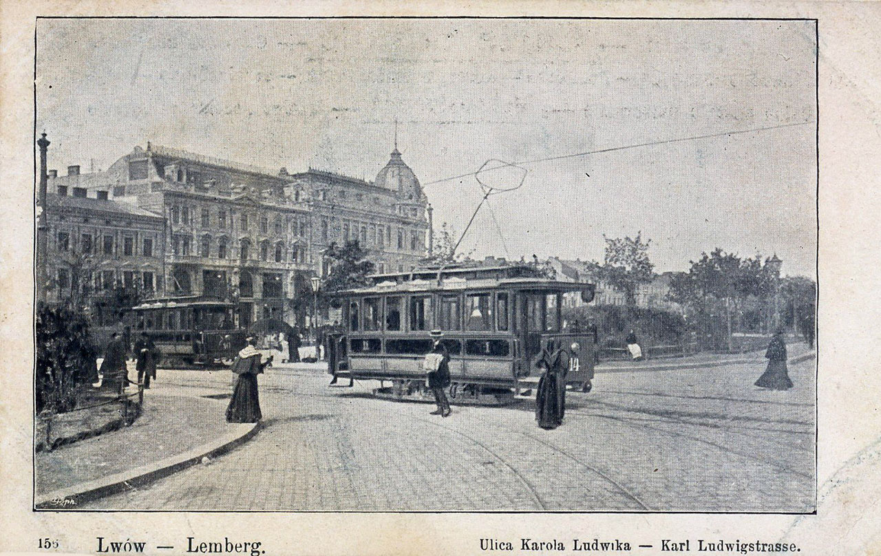 Електричні трамваї Сімменса на сучасному проспекті Свободи. Стара листівка із колекції трамвайного депо № 1