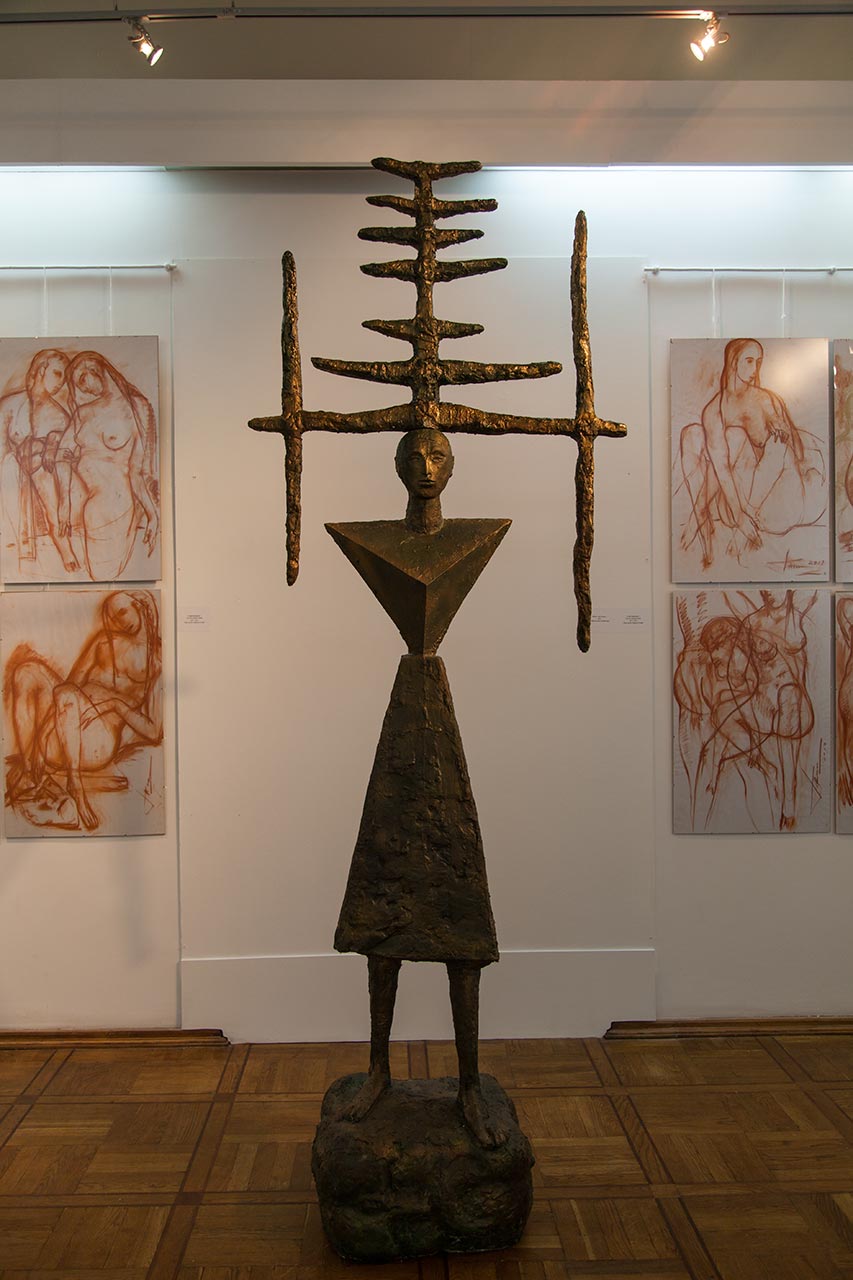 Експозиція виставки Петра Антипа «Богиня степу»