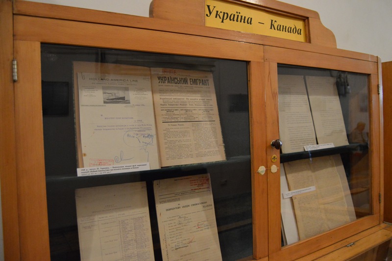 Експозиція виставки «Українська трудова еміграція в Канаду»