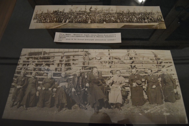 Експозиція виставки «Українська трудова еміграція в Канаду»