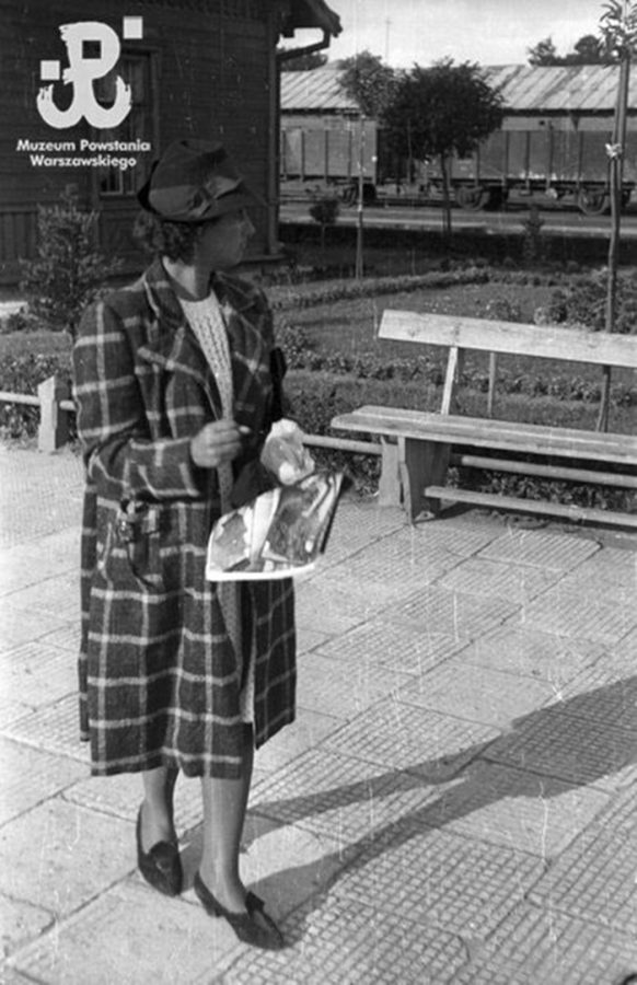 Вид на колії вокзалу з перону. Фото Єжи-Карпіньського, 1939 рік