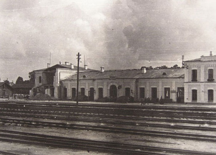 Розбомблений вокзал, 1941 рік