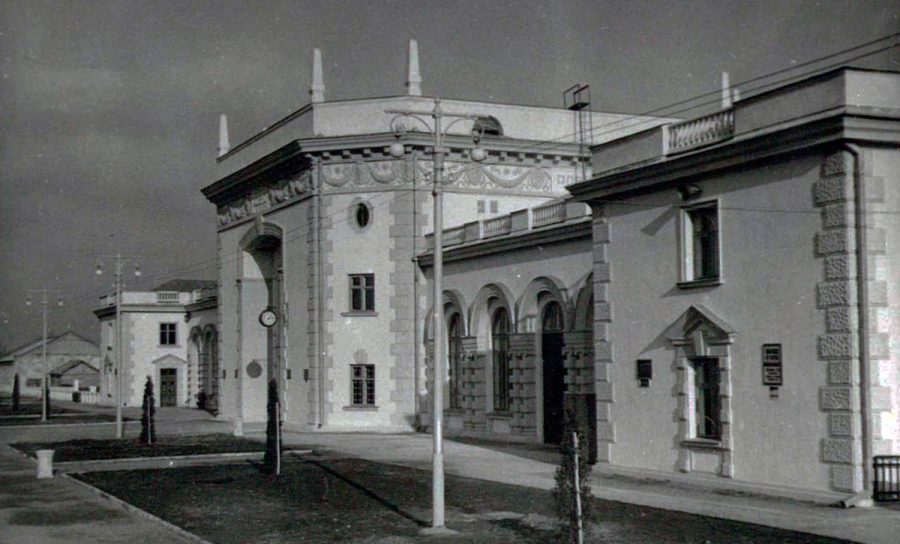 Новозведене приміщення вокзалу, 1952 рікНовозведене приміщення вокзалу, 1952 рік