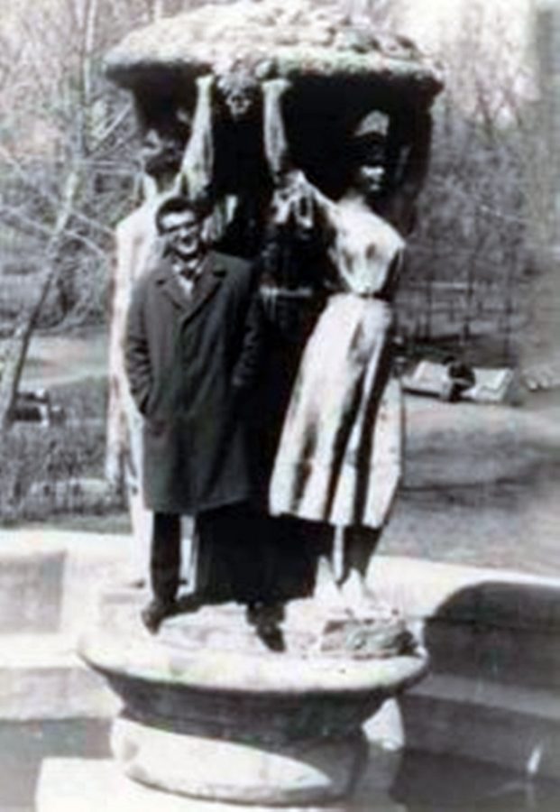 Фонтан у парку ім. Хрущова. На фото Чеслав Хитрий