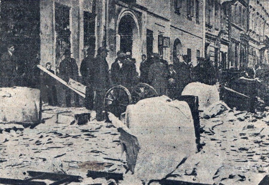 Перед переплетнею "Просвіти" і друкарні "Діла" ранком 2.11.1928 р.