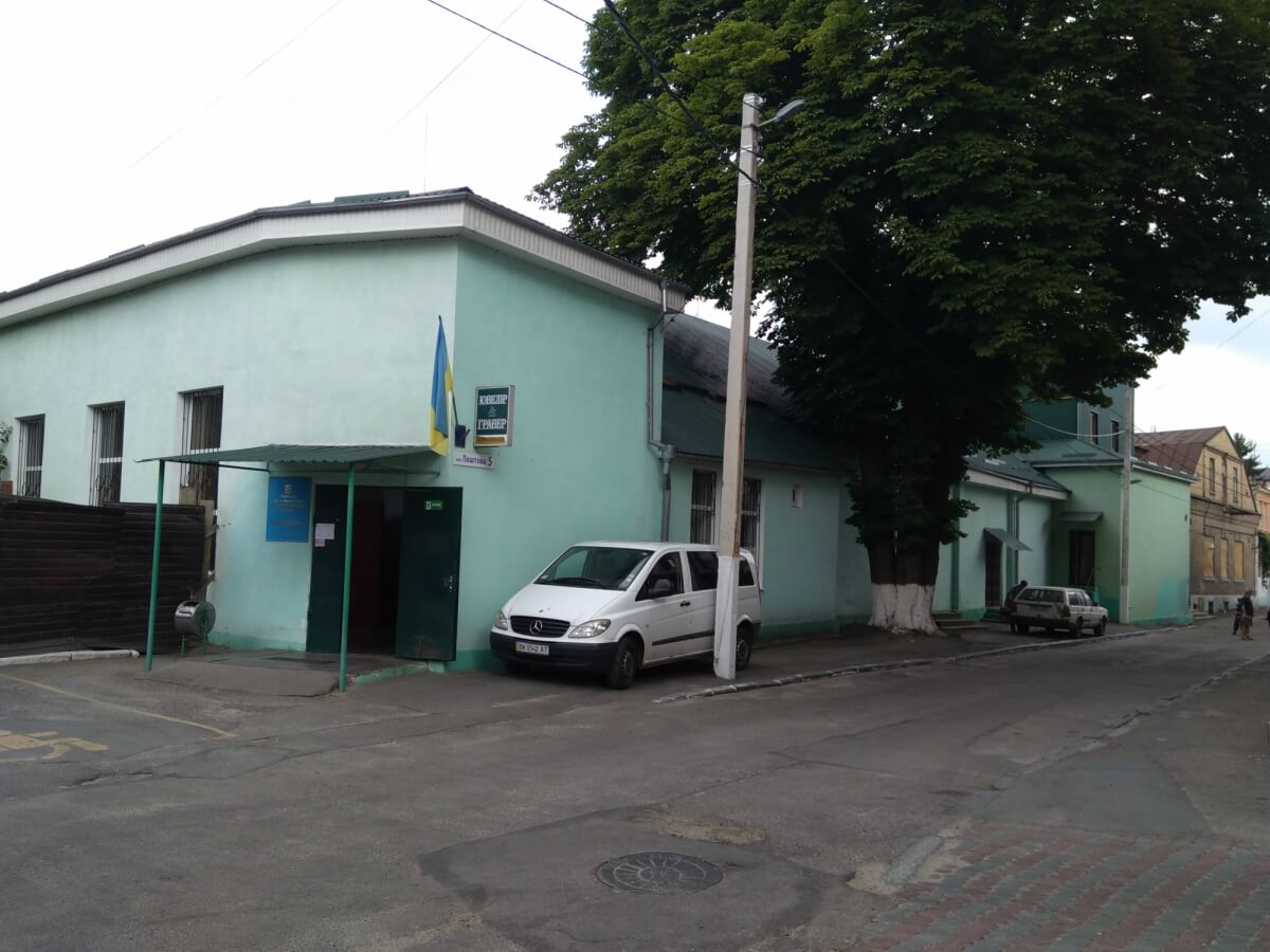 Колишній кінотеатр в Рівному, театр, тепер «Інваспорт»