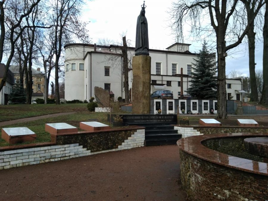 Скульптура Божої Матері Фатімської