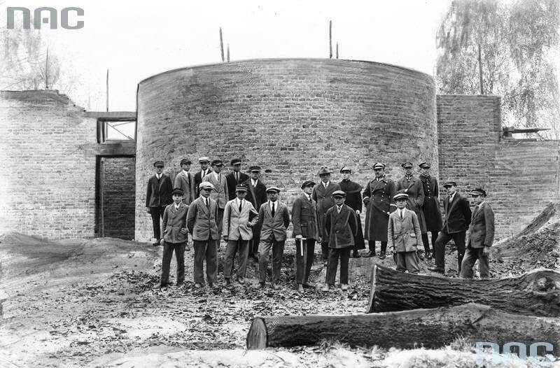 На будівництві костелу, вид з тильного боку