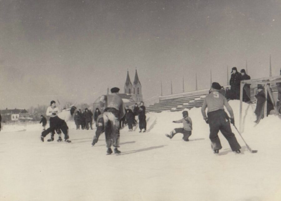 Рівне стадіон «Колгоспник», 1950-і рр. Фото з родинного архіву Молчановських
