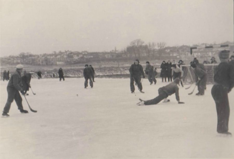 Хокей у повоєнному Рівному