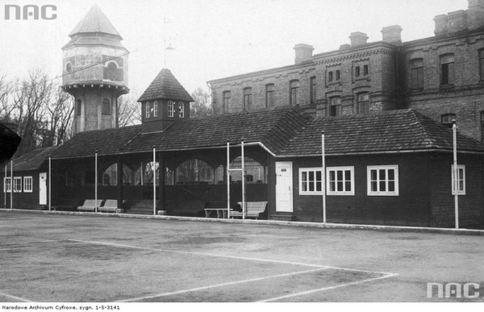 Корти у військовому містечку, які взимку використовували як хокейне поле, 1934 рік